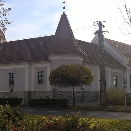 Pongracz Apartman Zirc Bagian luar foto