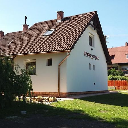 Pongracz Apartman Zirc Bagian luar foto