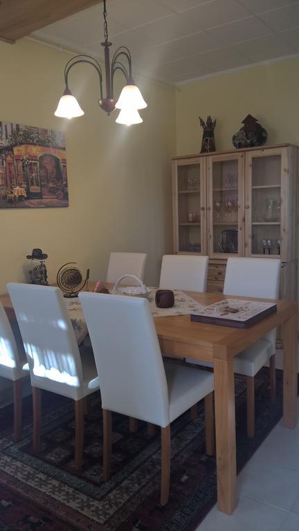 Pongracz Apartman Zirc Bagian luar foto