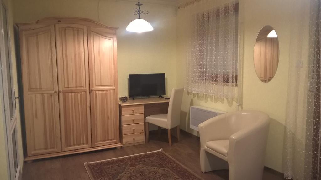 Pongracz Apartman Zirc Bagian luar foto