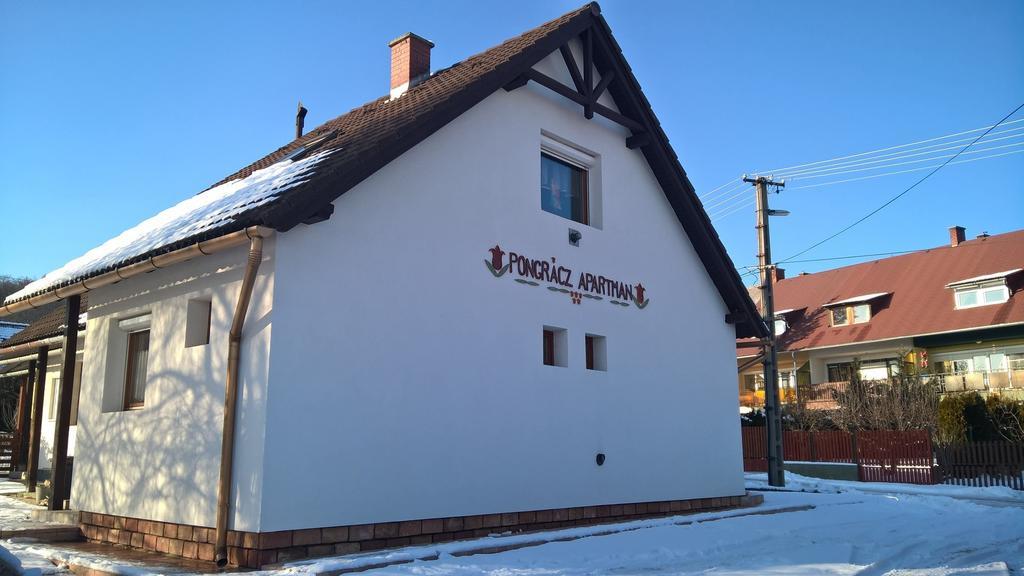 Pongracz Apartman Zirc Bagian luar foto