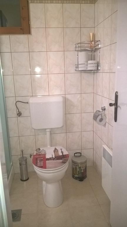 Pongracz Apartman Zirc Bagian luar foto