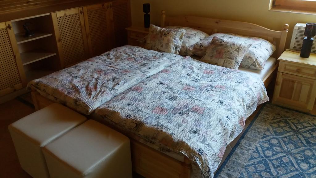 Pongracz Apartman Zirc Bagian luar foto